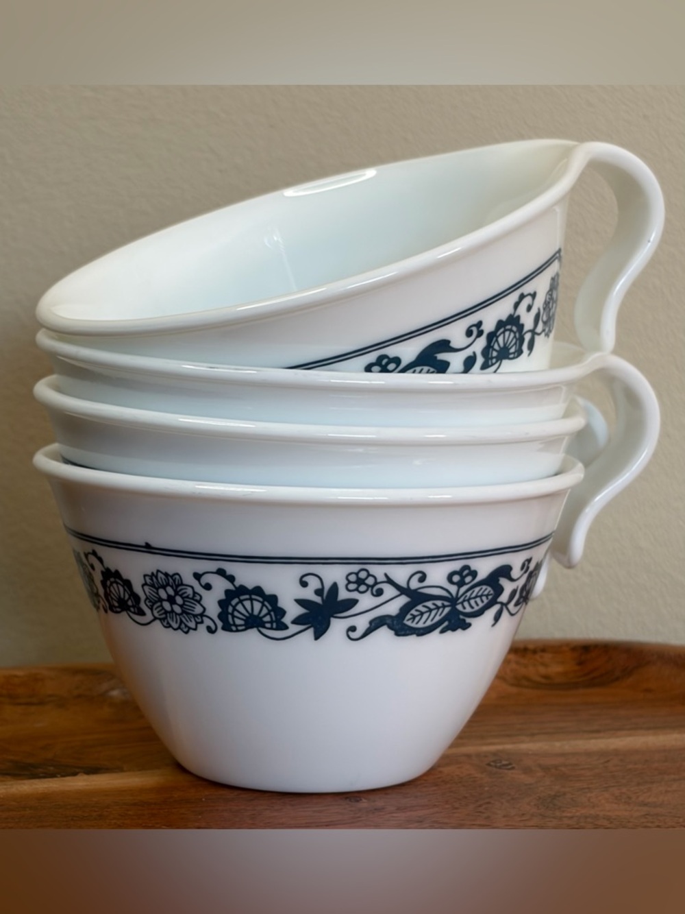 Corelle’s Old Town Blue Onion Hook Handle Cup - Picture 10 of 10
